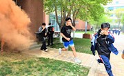 筑牢安全防线——我校开展学生宿舍消防逃生演习